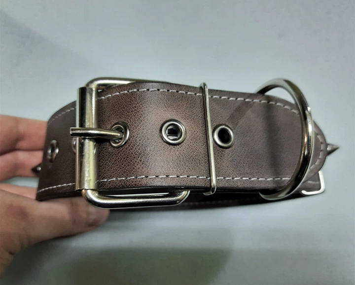 Шкіряний нашийник з невеликими шипами Lockdog XL(56-70 см) 000240044