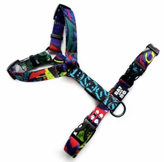 Без бренда Шлея для собак анатомічна Н-подібна BAT&RO ,нейлон S, Ш 16 мм, Шия 28-39, Груди 41-54 Art графіті (01107)