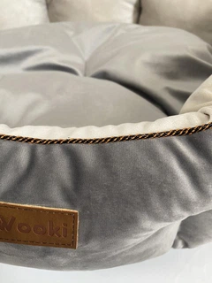 Без бренда Велюрова лежанка для собаки Wooki Queen Velour сіра/бежевій 60х50см