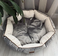 Без бренда Велюрова лежанка для собаки Wooki Queen Velour сіра/бежевій 60х50см