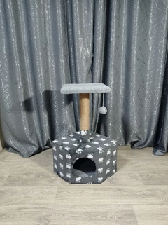 Будиночок для кота з кігтеточкою Oppa Styopa Кентуккі джут кутовий сірий з лапками/сірий