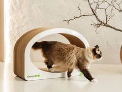 Sweet Pet Кігтеточка-лежанка SweetPet Full Moon для великих та малих котів 60×24×40 см, велика стійка дряпка з тунелем для улюбленців, картонний ігровий комплекс, будиночок-лежак
