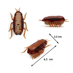 Іграшка для кішок живий Таракан CAPSBOARD COCKROACH 6.5 см (190001)