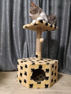 Будинок для кота Oppa Styopa Кентукі джут кутовий бежевий з чорними лапками
